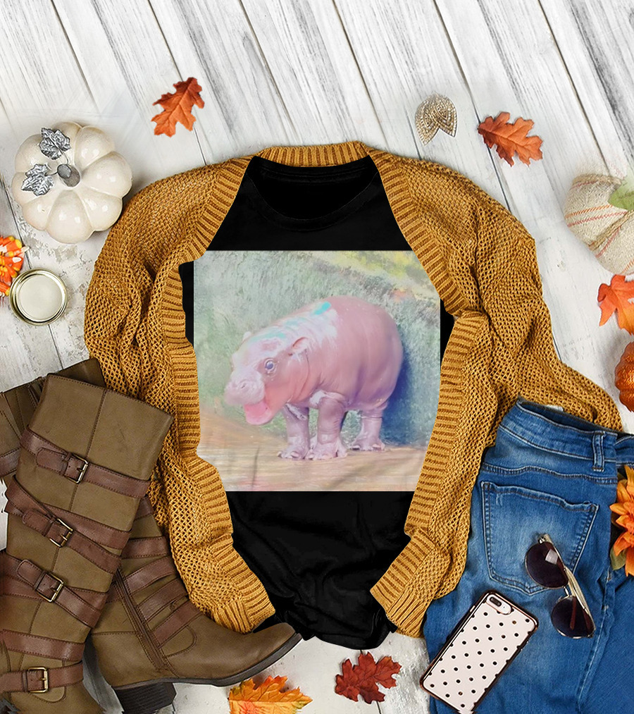 Moo Deng Baby Hippo Close-Up Photography T-Shirt