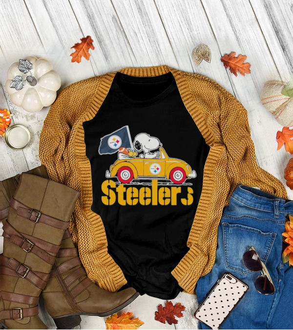 Peanuts Snoopy Woodstock Driving Yellow Car With Steelers Flag T-Shirt