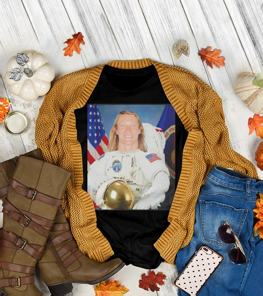 Trevor Lawrence Jacksonville Jaguars Win a Game or Go to the Moon Astronaut USA Flag T-Shirt