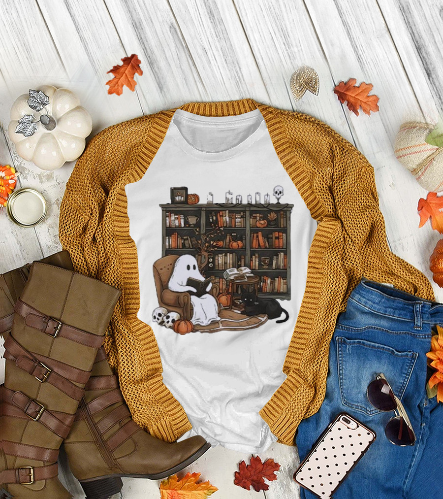 Retro Ghost Reading Books Skeletons Pumpkins Black Cat Library T-Shirt