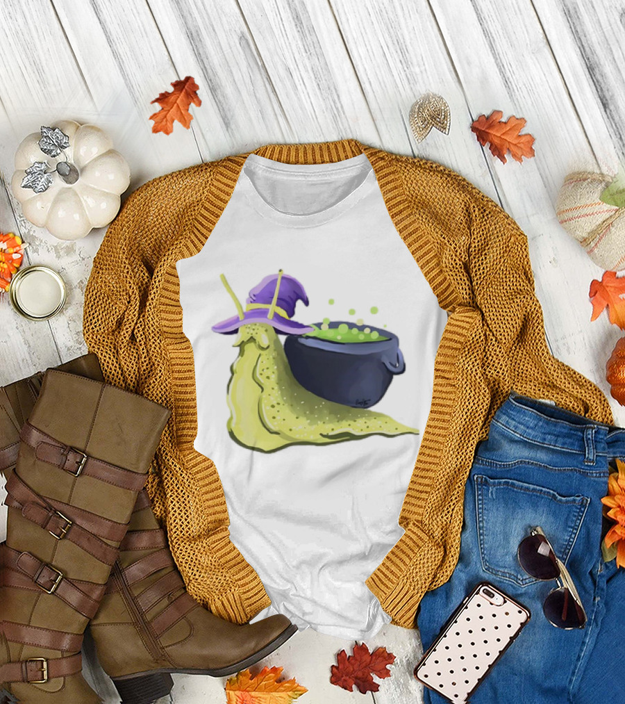 Cauldron Snail Classic Witch Hat Potion Magic T-Shirt