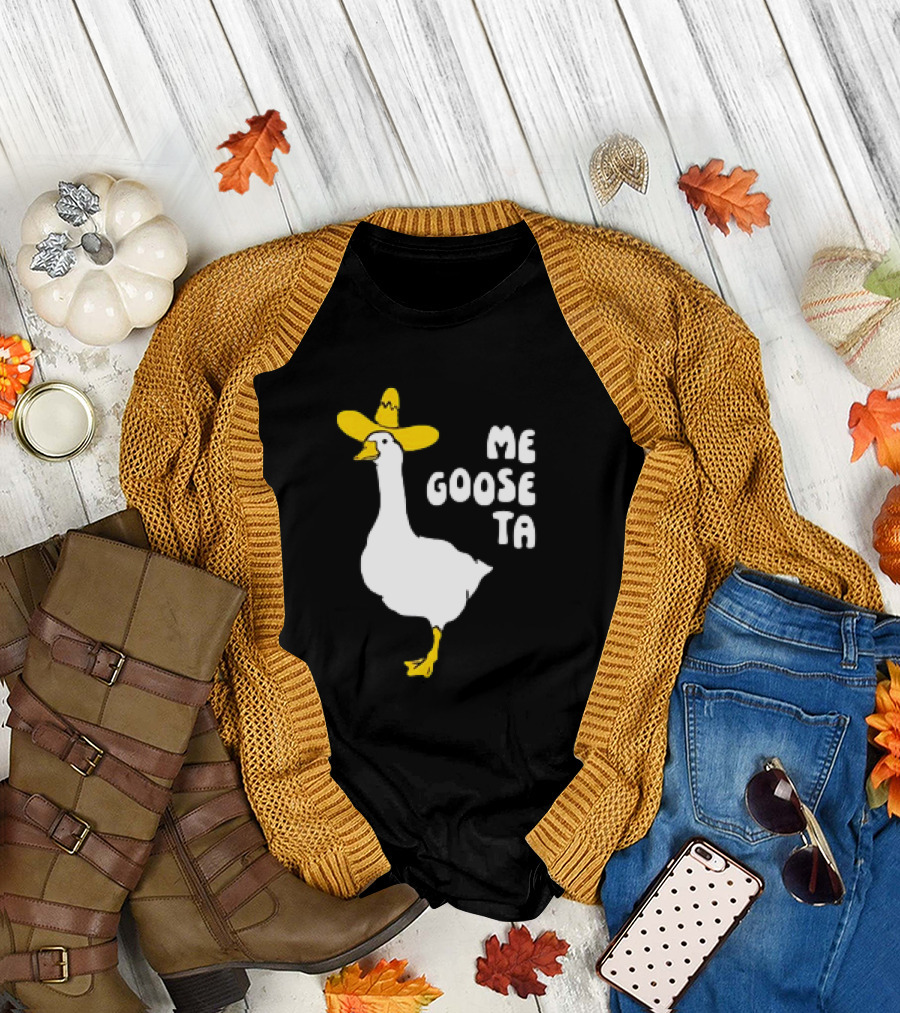 Me Goose Ta Goose in Yellow Hat T-Shirt