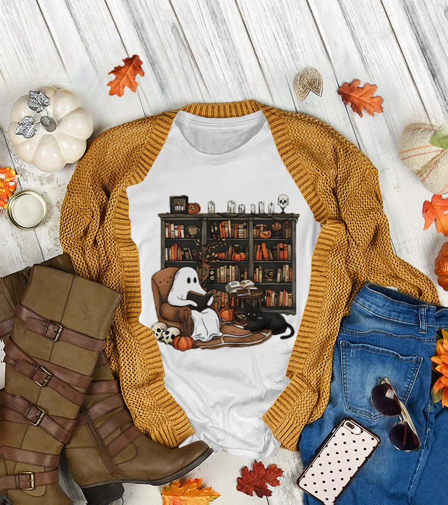 Ghost Reading Books with Black Cat and Pumpkins Retro Halloween Library T-Shirt