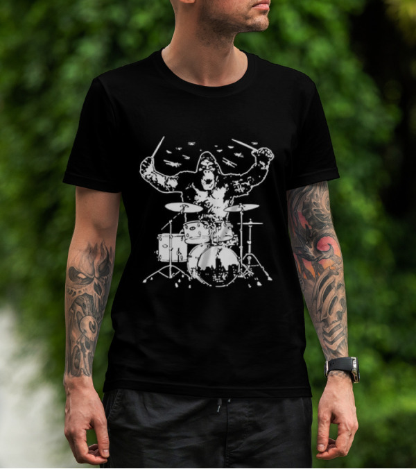 Gorilla King Kong Iconic Drumming Scene With Helicopters And City Skyline T-Shirt