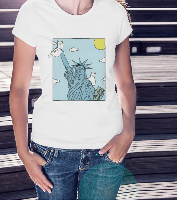 Statue Of Liberty With Cats And Rip N Dip Clouds T-Shirt