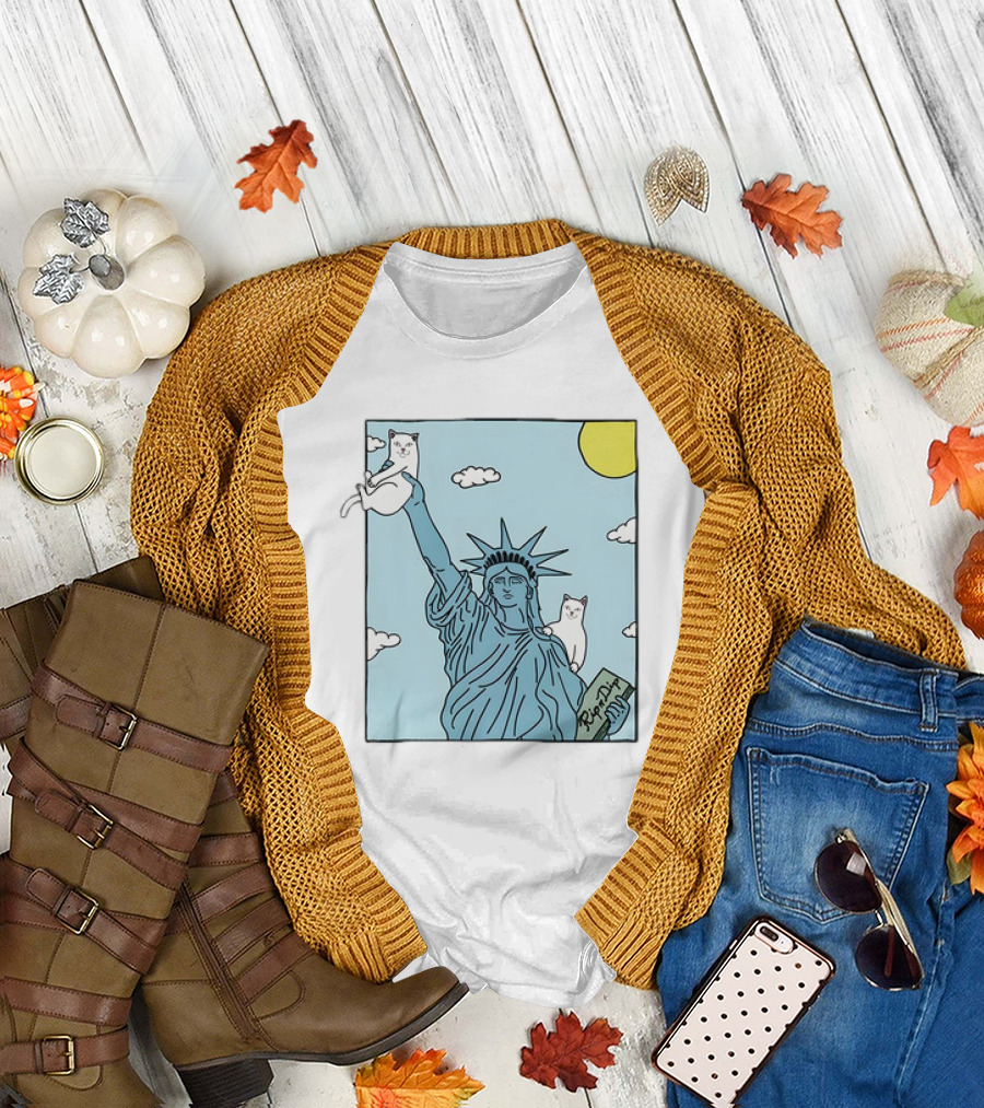 Statue of Liberty with Cats and Rip N Dip Clouds T-Shirt