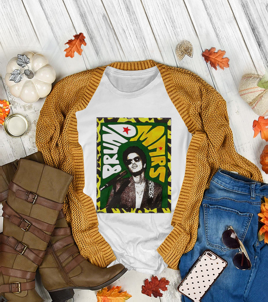 Bruno Mars Retro Style Portrait with Microphone and Stars T-Shirt