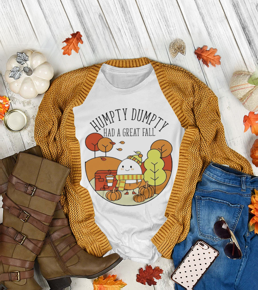 Humpty Dumpty Had a Great Fall Autumn Leaves Pumpkin Scarf Cafe Scene T-Shirt