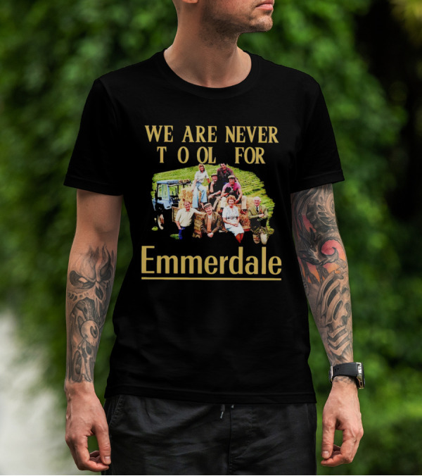 WE ARE NEVER TOO OLD FOR EMMERDALE FARM TRACTOR HAY BALE SCENE T-Shirt