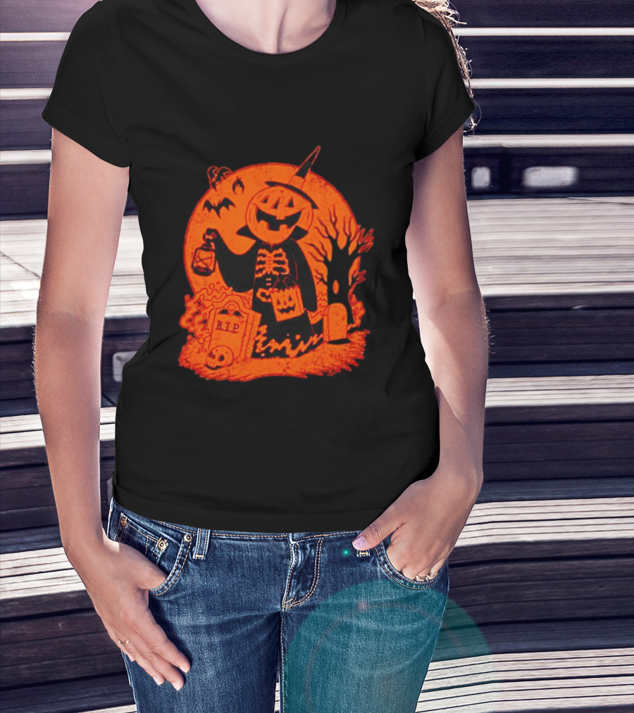 Vintage Spooky Halloween Jack-o'-Lantern Skeleton Moon Graveyard Lantern Bat Scene T-Shirt