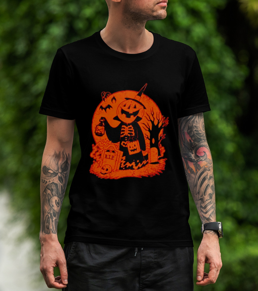 Vintage Spooky Halloween Jack-o'-Lantern Skeleton Moon Graveyard Lantern Bat Scene T-Shirt