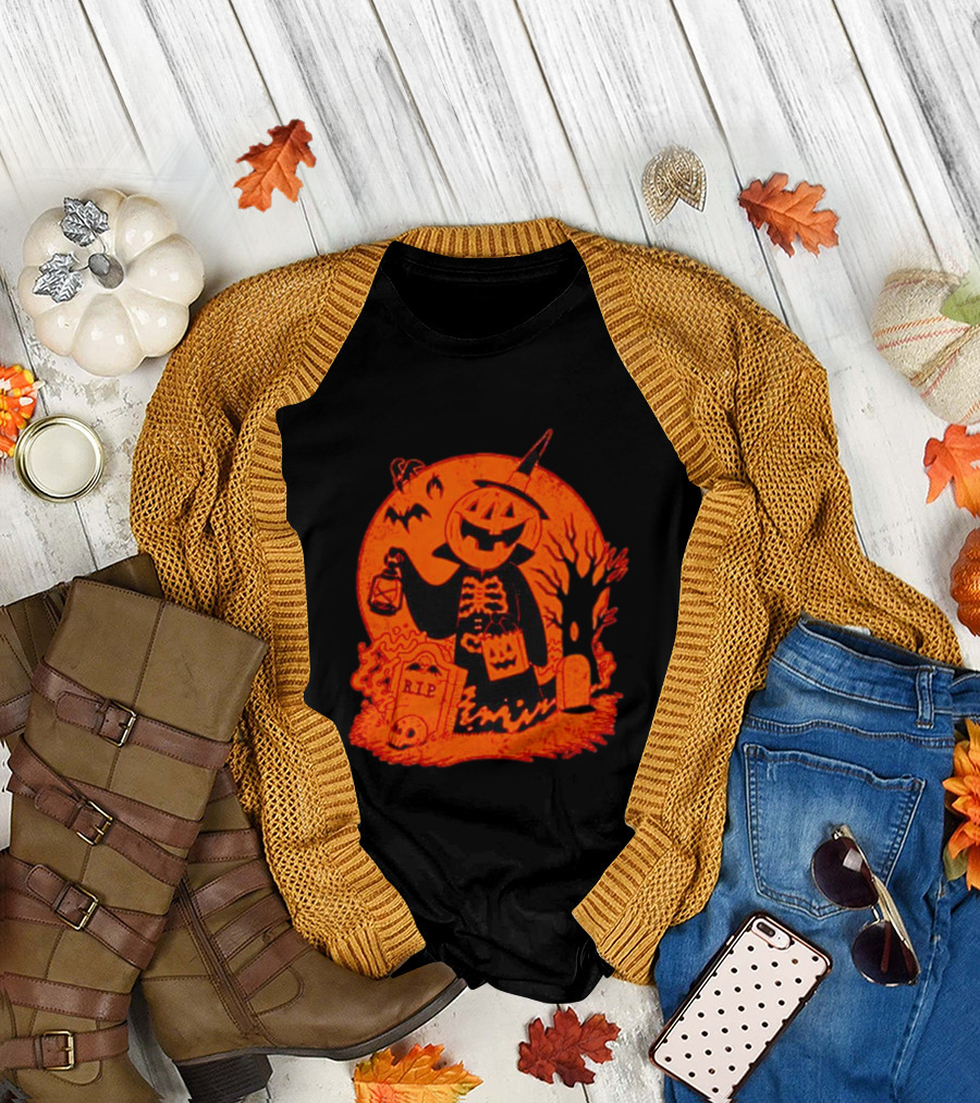 Vintage Spooky Halloween Jack-o'-Lantern Skeleton Moon Graveyard Lantern Bat Scene T-Shirt