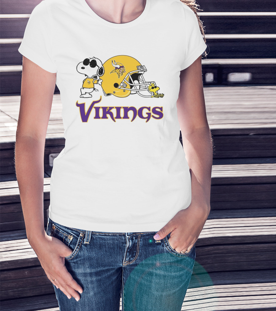 Minnesota Vikings Snoopy Woodstock Helmet T-Shirt