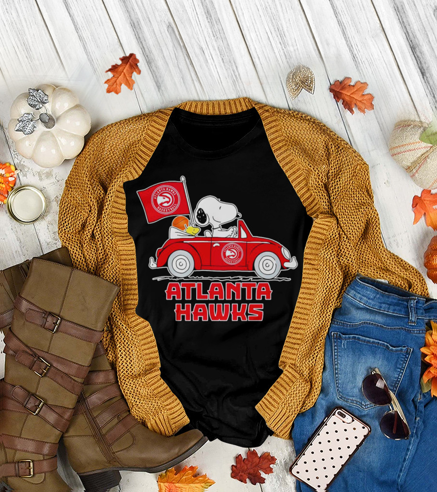 Atlanta Hawks Basketball Snoopy Dog Driving Car Peanuts Sports Team Fan T-Shirt