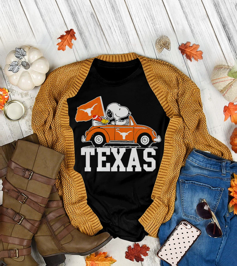 Snoopy Drives Car Texas Longhorns Flag T-Shirt