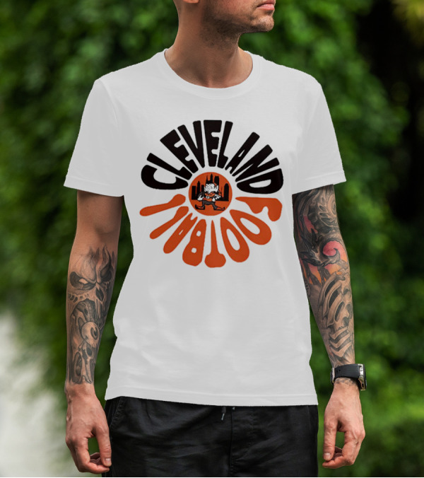 Cleveland Browns Football Retro Logo With Elf And Skyline T-Shirt
