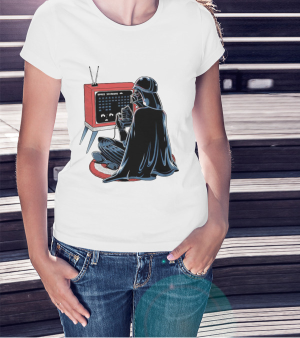Nostalgic Darth Vader Playing Space Invaders On Retro TV T-Shirt