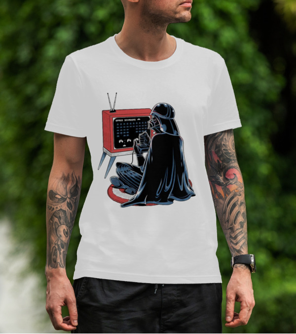 Nostalgic Darth Vader Playing Space Invaders On Retro TV T-Shirt