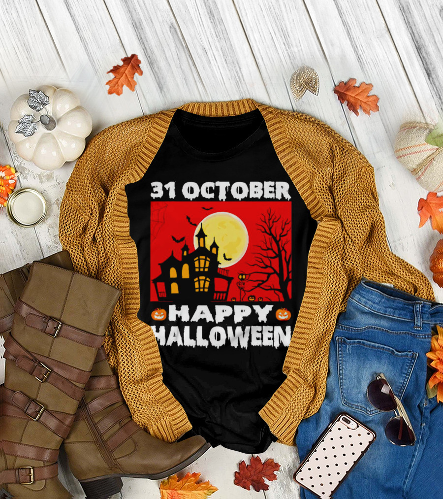 31 October Happy Halloween Haunted House Full Moon Pumpkins Bats Spooky Tree T-Shirt