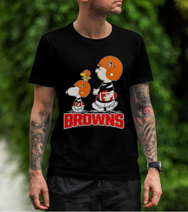 Browns Snoopy Charlie Brown Woodstock Football Helmets T-Shirt