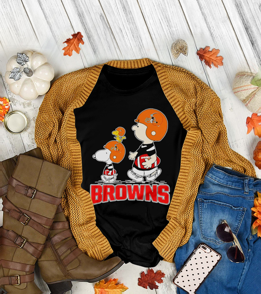 Browns Snoopy Charlie Brown Woodstock Football Helmets T-Shirt