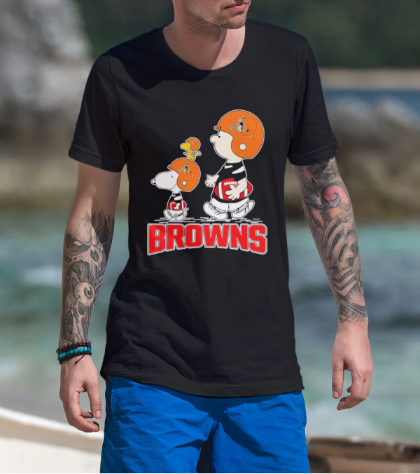 Browns Snoopy Charlie Brown Woodstock Football Helmets T-Shirt