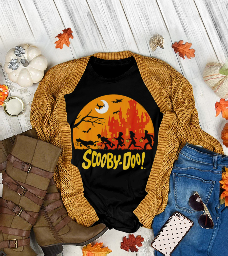 Scooby-Doo Halloween Run with Haunted Castle and Bats T-Shirt