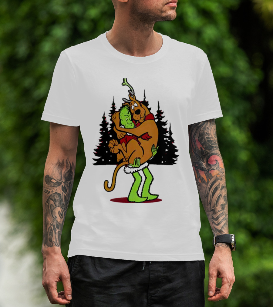Grinch Scooby-Doo Shaggy Hug Funny Christmas Scene T-Shirt
