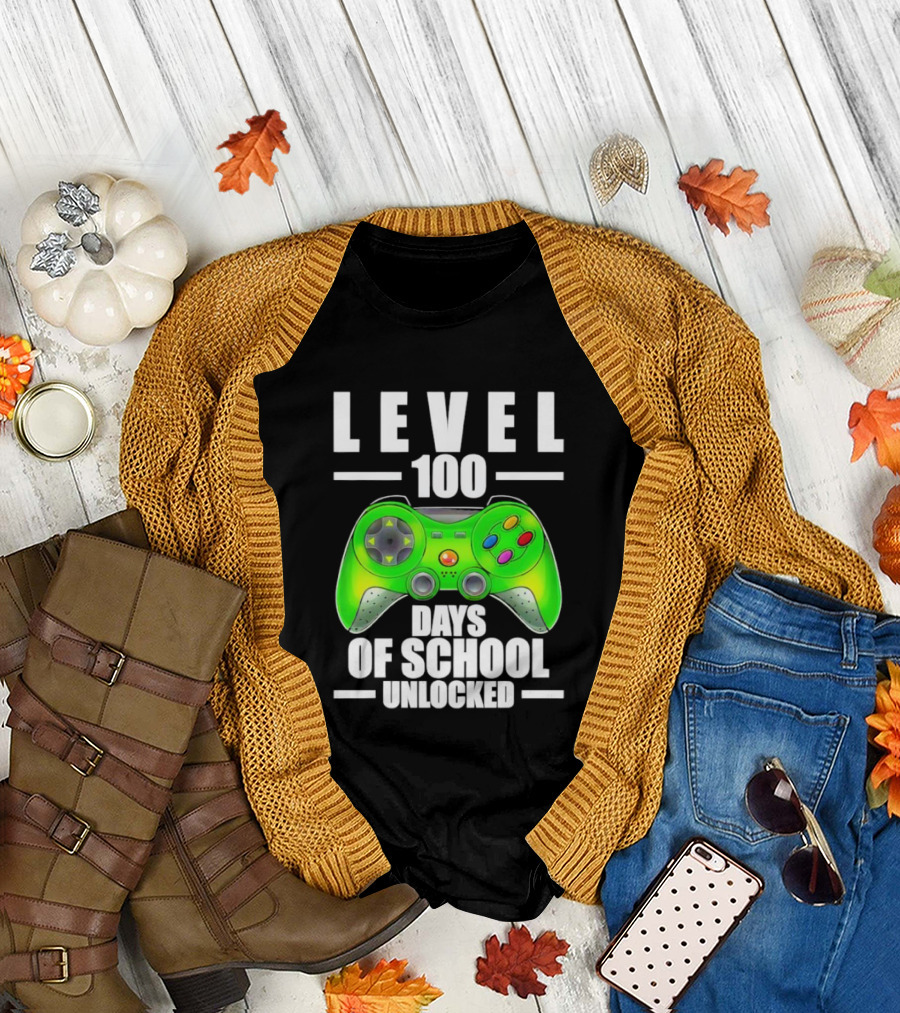 LEVEL 100 DAYS OF SCHOOL UNLOCKED GAMING CONTROLLER T-Shirt