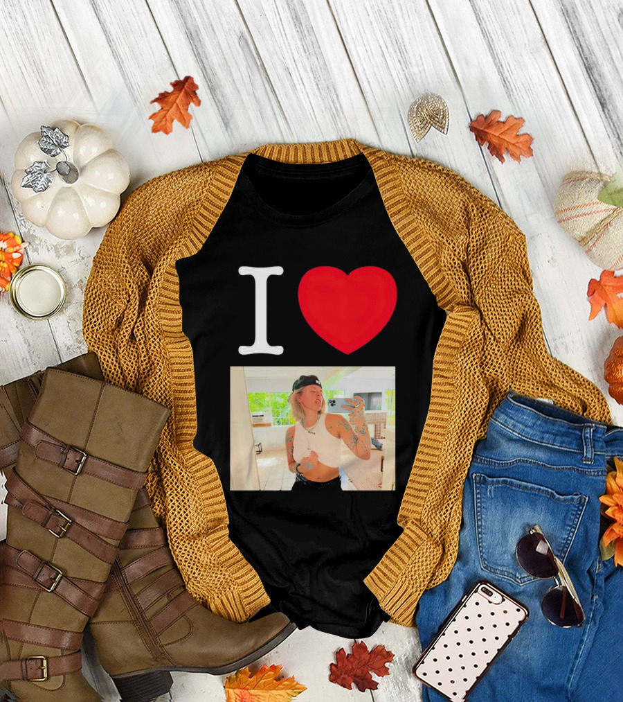 I Love Lauren Sanderson Tattooed White Crop Top Mirror Selfie Image T-Shirt