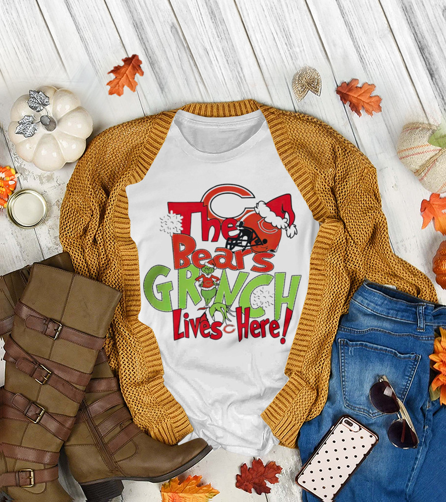 Chicago Bears Grinch Lives Here Christmas Football T-Shirt