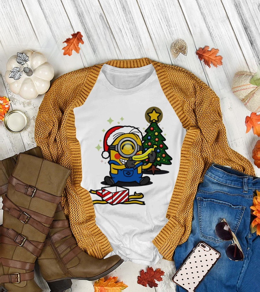 Minion Santa Hat with Banana Christmas Tree and Gift Box T-Shirt