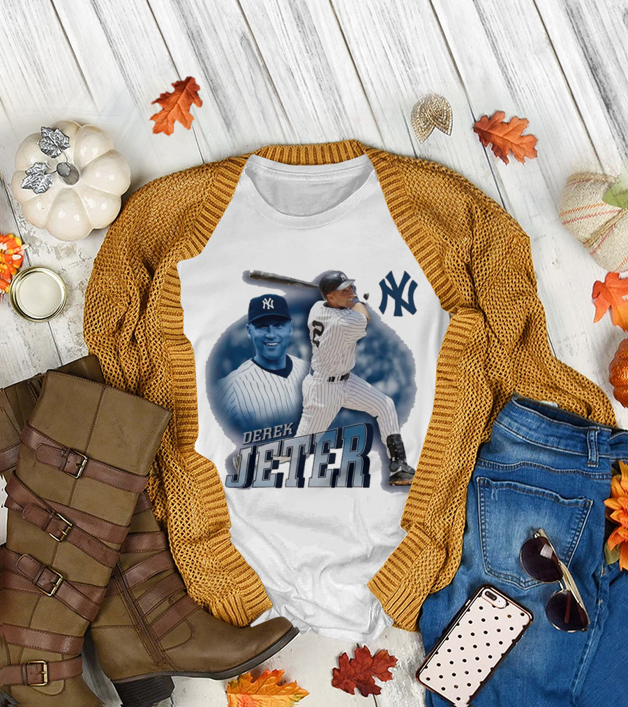 Derek Jeter New York Yankees Swing Baseball Legend T-Shirt