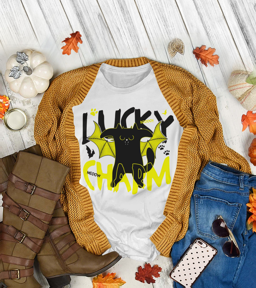Lucky Charm Booo Meoow Bat Cat Halloween Paws T-Shirt