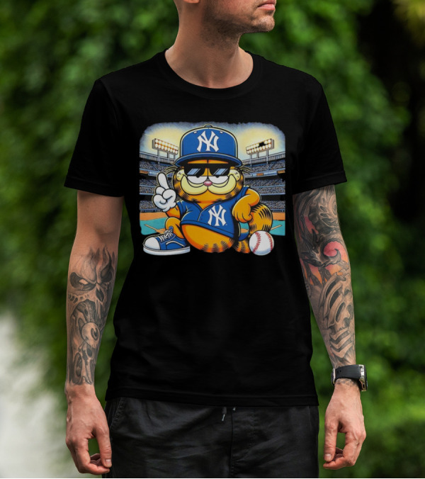 New York Yankees Baseball Garfield Cartoon Stadium Scene T-Shirt