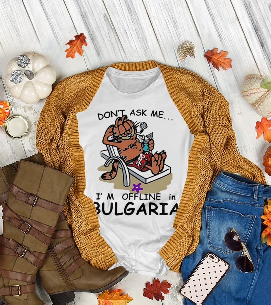 Garfield Relaxing Don't Ask Me I'm Offline In Bulgaria Holiday Mood T-Shirt