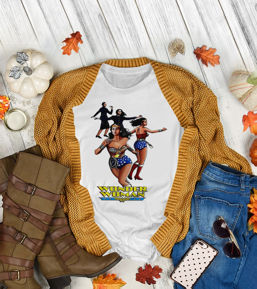 Wonder Woman Classic Logo Comic Character Poses T-Shirt