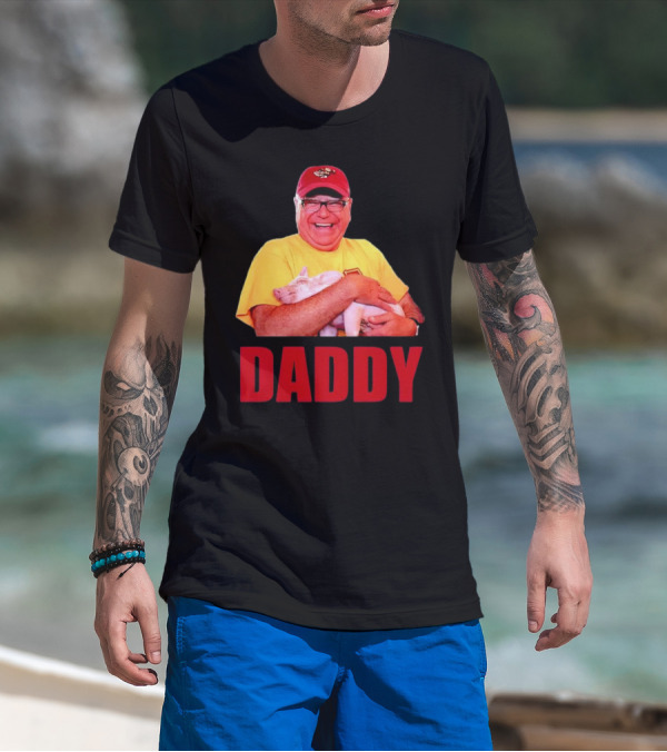 DADDY Hugging Pig Tim Walz Cap T-Shirt