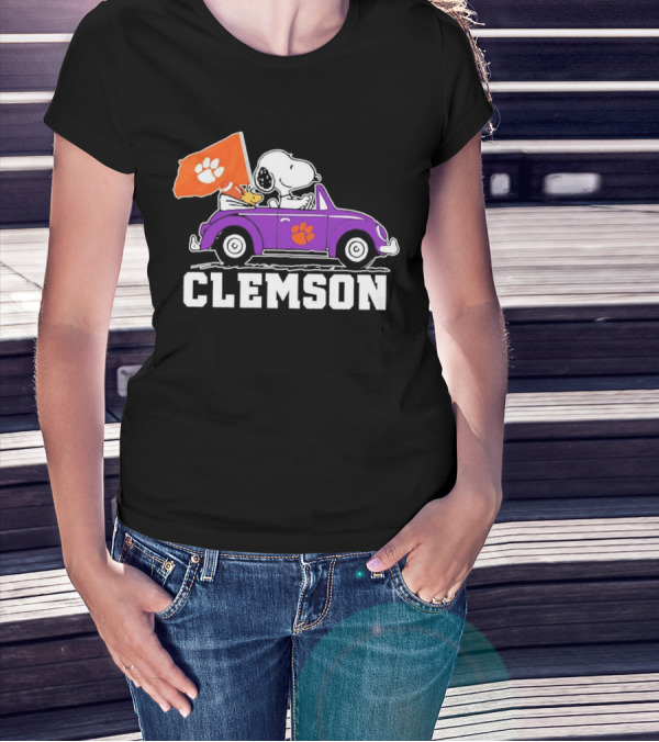 Snoopy And Woodstock In Purple Car With Clemson Flag T-Shirt