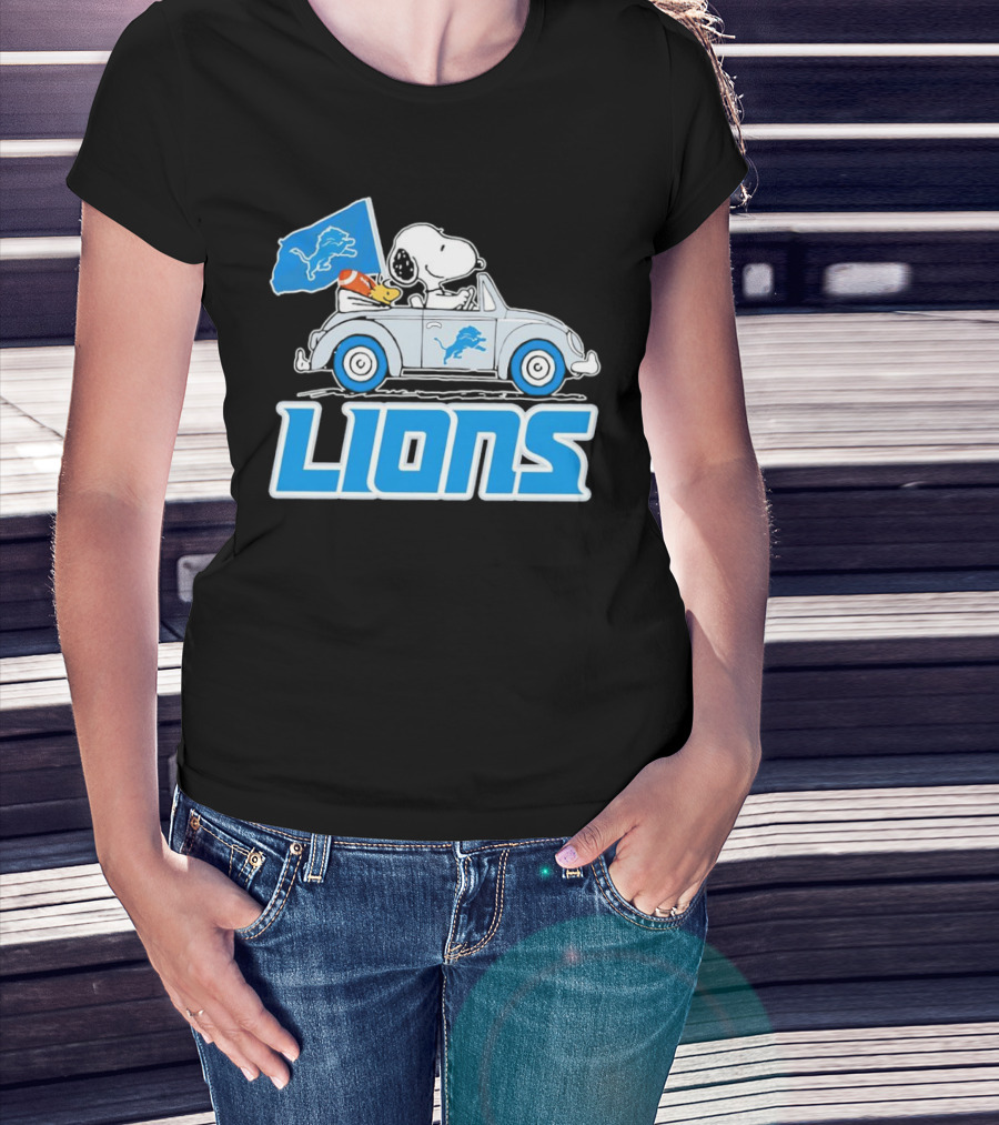 Snoopy And Woodstock In Car With Detroit Lions Flag T-Shirt