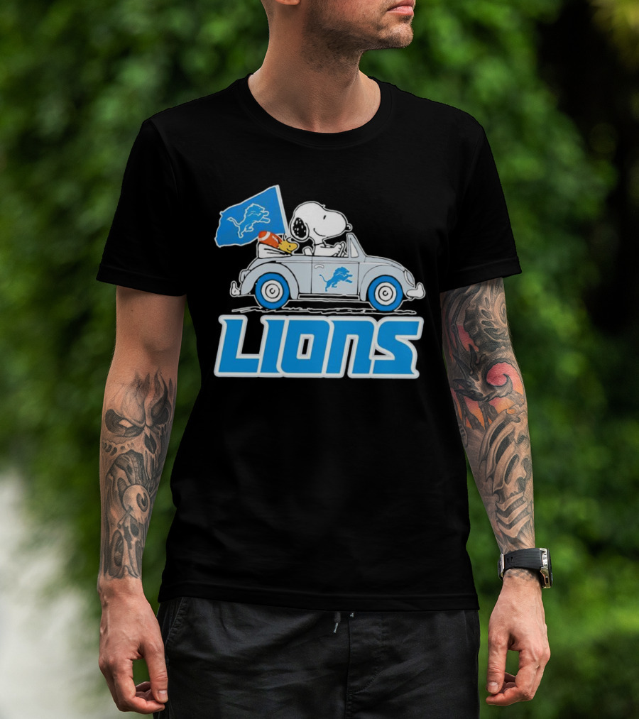 Snoopy And Woodstock In Car With Detroit Lions Flag T-Shirt