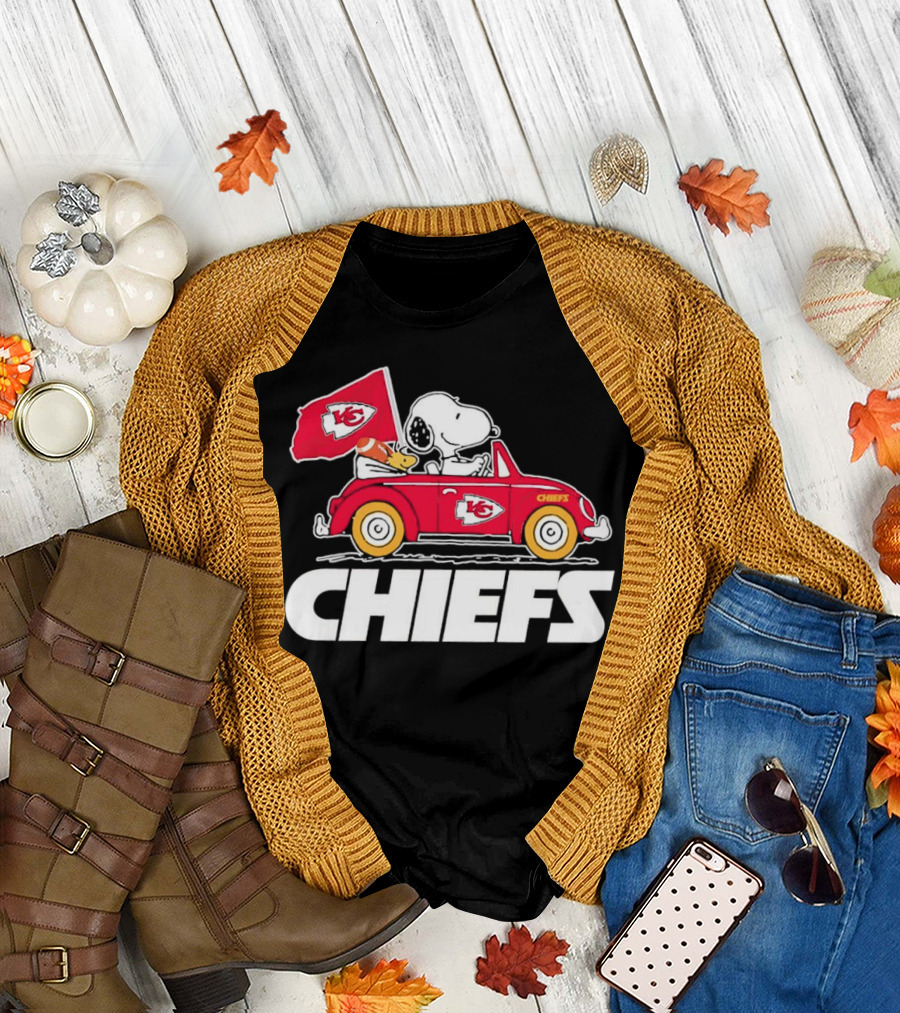 Snoopy Woodstock Driving Red Car Chiefs Flag Kansas City Chiefs T-Shirt