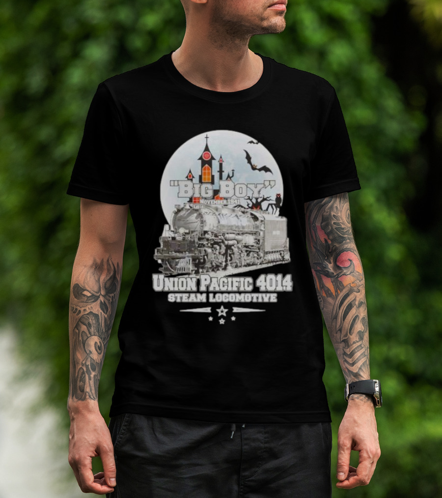 Big Boy Union Pacific 4014 Steam Locomotive November 1941 Haunted Castle And Bats T-Shirt