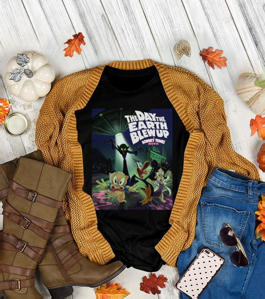 The Day The Earth Blew Up Looney Tunes Movie Alien Invasion Scene T-Shirt