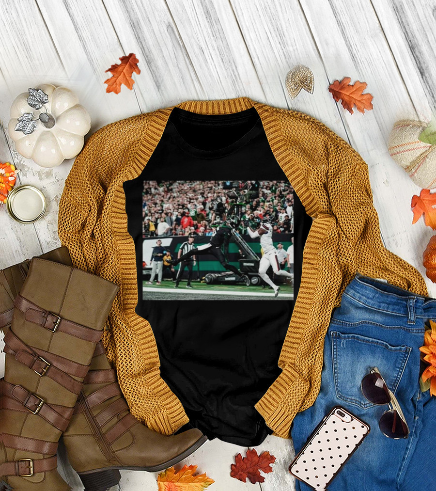 Garrett Wilson One-Handed Touchdown Catch Football Action T-Shirt