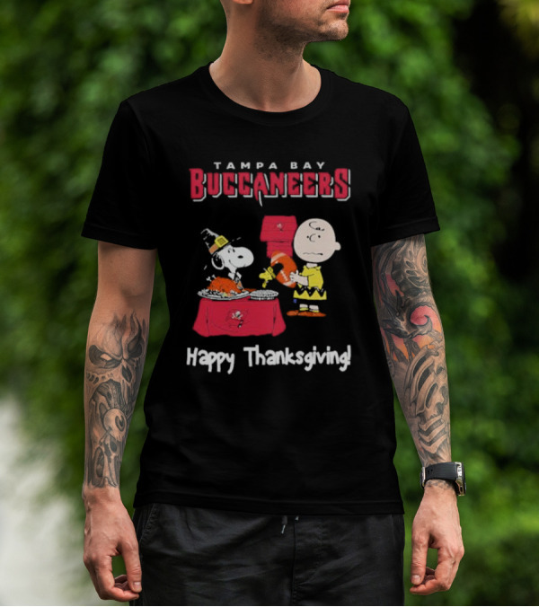 Tampa Bay Buccaneers Thanksgiving Charlie Brown And Snoopy Peanuts T-Shirt