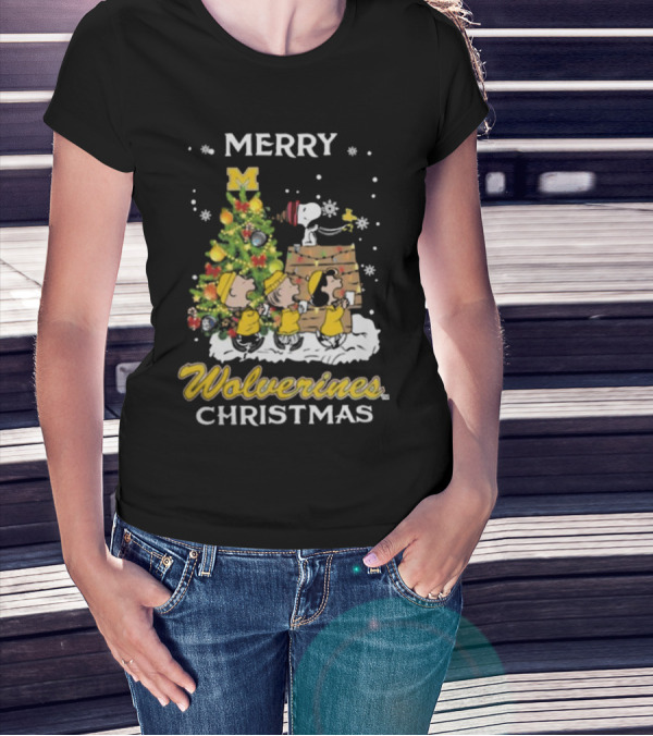 Merry Michigan Wolverines Snoopy And Friends Christmas T-Shirt