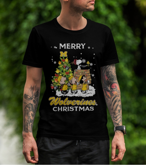 Merry Michigan Wolverines Snoopy And Friends Christmas T-Shirt