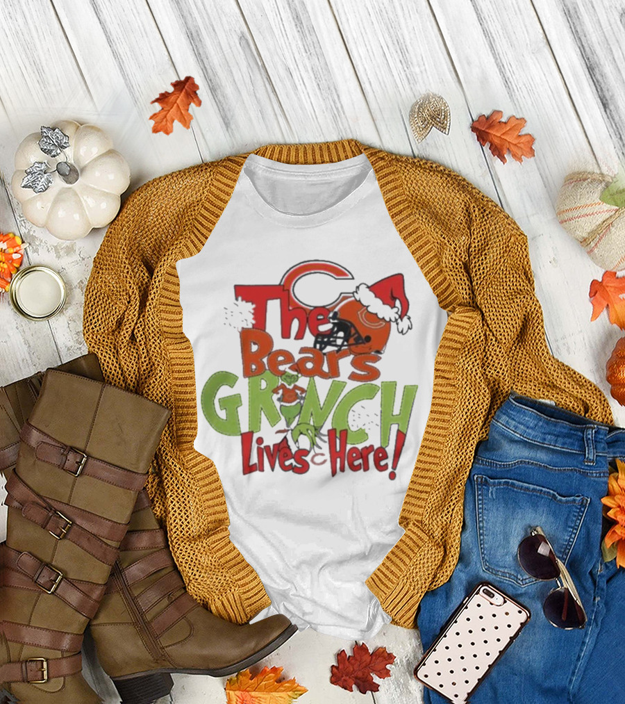 The Bears Grinch Chicago Lives Here Christmas T-Shirt