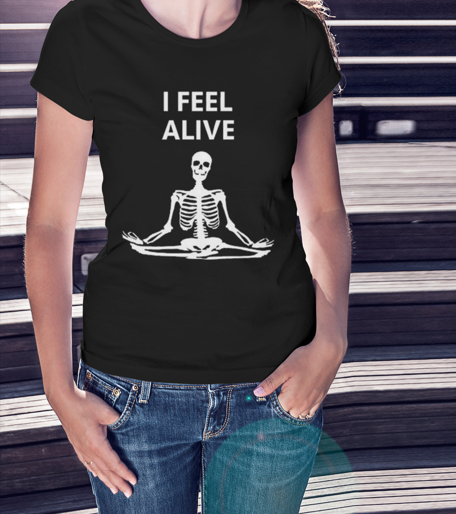 I Feel Alive Skeleton Yoga Meditation Pose T-Shirt